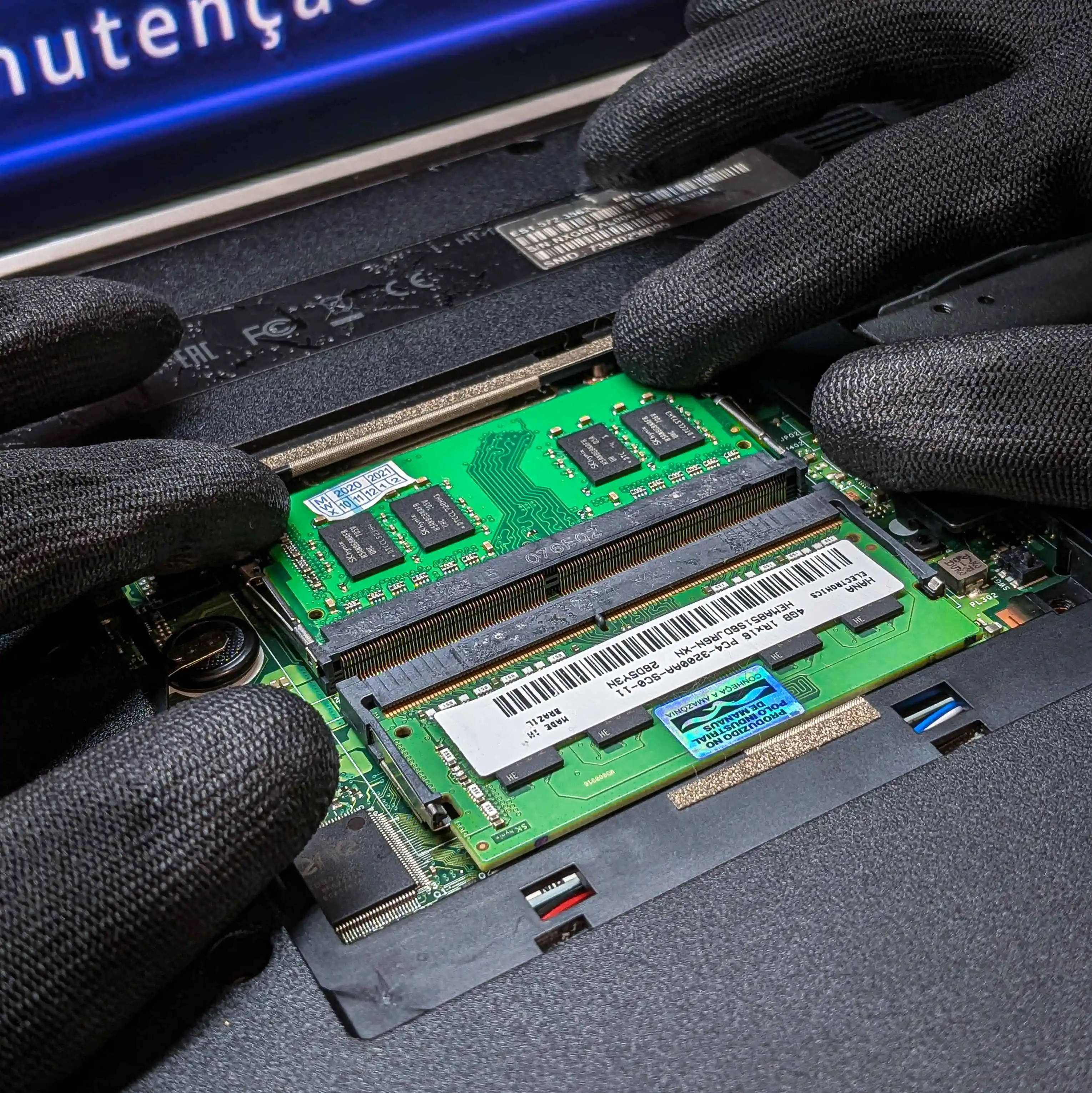 Instalação de memória em notebook